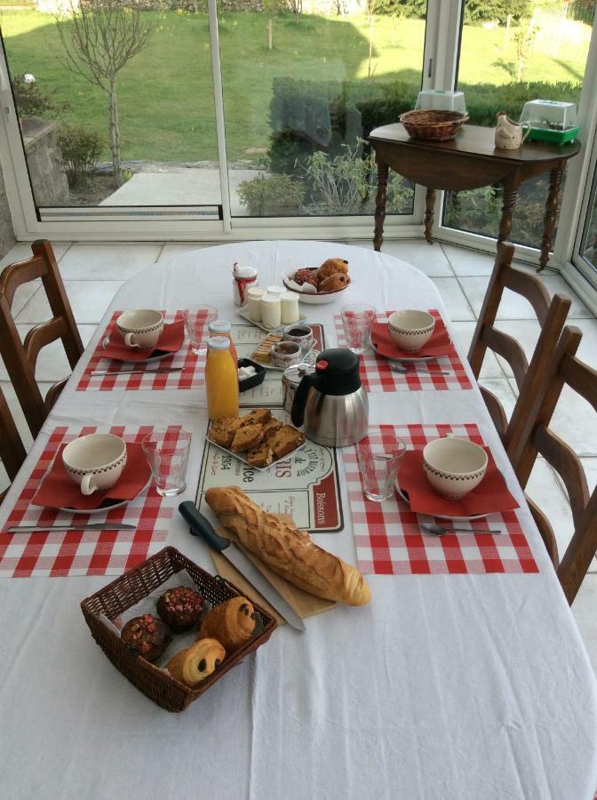 Relais Des Chaux Bed & Breakfast Saint-Jean-des-Ollieres Bagian luar foto